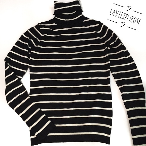 🆕 Black and White Striped Turtleneck (Juniors) - Picture 2 of 5